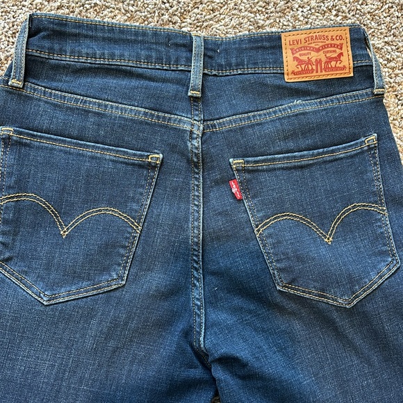 Levi’s High Rise Skinny - Picture 4 of 5
